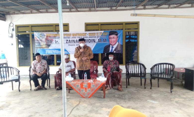 Dr. Ir. H. Zainal Abidin, M.M anggota Komisi E DPRD Provinsi Jatim saat reses di Desa Taman Sare, Kecamatan Dungkek, Kabupaten Sumenep, Kamis 4 November 2021 siang. Foto: ZA ForLensaMadura.Com