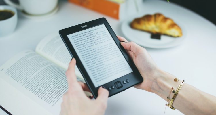 [Lengkap] Pengertian Ebook, Fungsi Ebook, Kelebihan dan Kekurangan Ebook