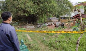 Penggali Kubur Temukan Benda Mencurigakan di Pemakaman, Ternyata