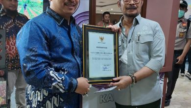 Dok. Arif Firmanto, S.TP., M.Si (Batik Biru ), Prof. Dr. H. Syahrul Yasin Limpo, S.H., M.Si., M.H (Kemeja Coklat). (For Lensamadura.com)