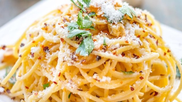 Resep Spaghetti Aglio e Olio dengan Udang Panggang Cocok jadi Bekal Liburan
