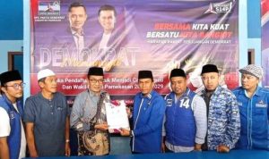 KH Kholilurrahman Resmi Daftar Bacabup melalui Partai Demokrat Pamekasan