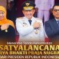 Gubernur Jawa Timur periode 2019-2024 Khofifah Indar Parawansa meraih tanda kehormatan Satyalancana Karya Bhakti Praja Nugraha dari Presiden Joko Widodo (lensamadura.com/istimewa)