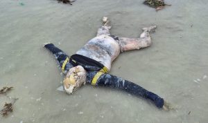 Warga Sumenep Temukan Mayat Pria Tanpa Identitas Mengapung di Pinggir Pantai