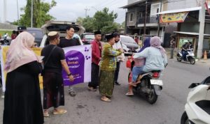 Berbagi di Bulan Ramadan, SMSI Sumenep dan Ar-Raudah Computer kembali Bagikan Takjil ke Masyarakat