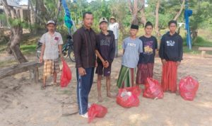 Pasca Lebaran Ketupat, Pemdes Badur Gelar Aksi Bersih-Bersih di Pantai Badur