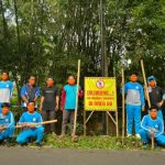 Aksi Nyata Siswa MA Nurul Muchlisin Pakondang Senam Sehat Lanjut Bersih-Bersih Sampah