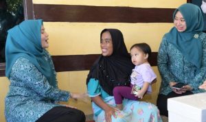 TP-PKK Sumenep Salurkan Bantuan Olahan Ikan untuk Anak Penderita Stunting